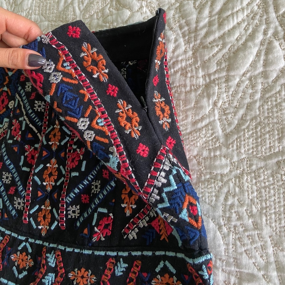 embroidered mini skirt! - Picture 2 of 4